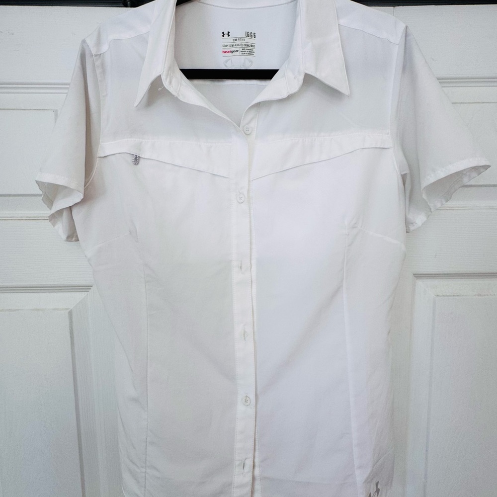 Under Armour women’s White Short Sleeve semi Fitted Button Down